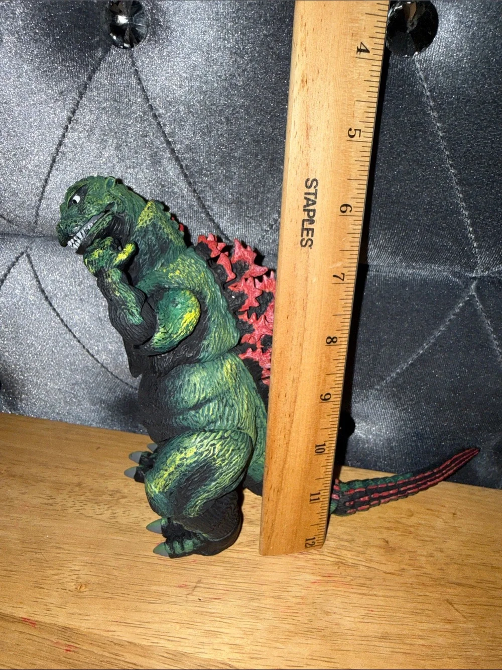 Green and Red Reptile Figurine for Reptile Decor Neca 2014